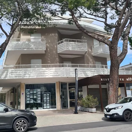 Residence Gallo - Walterigato Apartments Per Solo Famiglie Lido di Jesolo Exterior photo