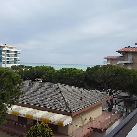 Residence Gallo - Walterigato Apartments Per Solo Famiglie Lido di Jesolo Exterior photo